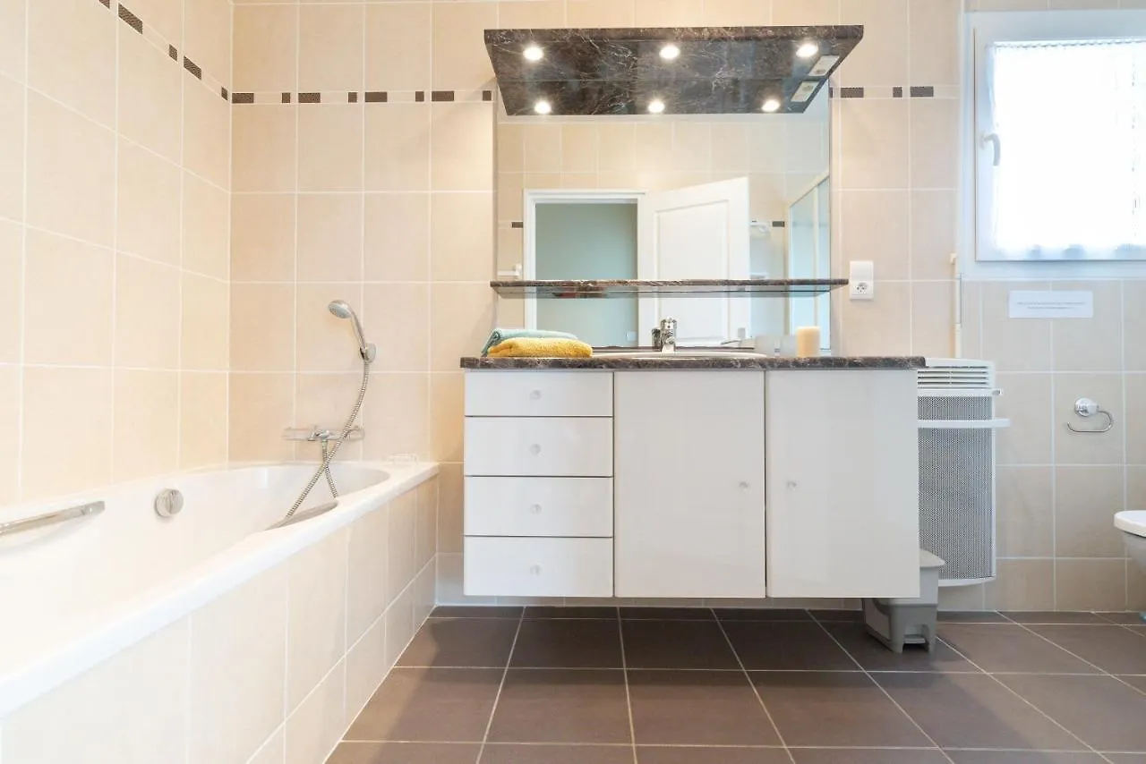 Holiday home Le Chemin Vert - Maison Avec Piscine Matignon